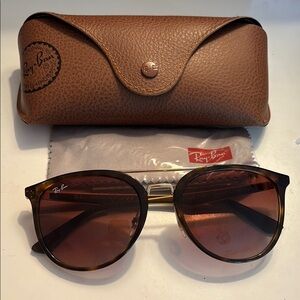 Women’s never worn Ray Ban sunglasses